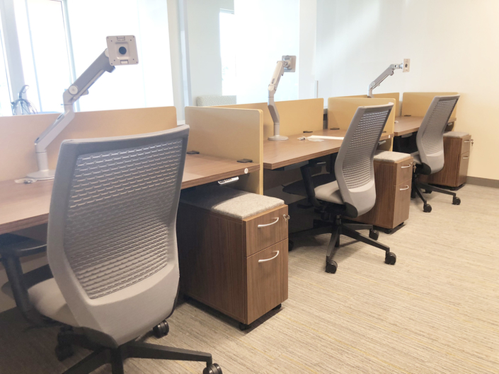light wood finish ergonoicworkstations with mobile pedestals