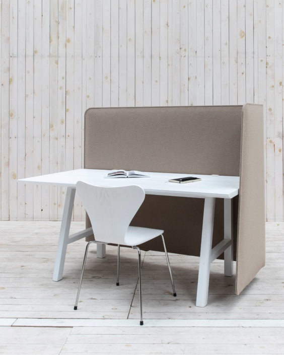 Buzzi Space single work-station white desk with beige privacy panel