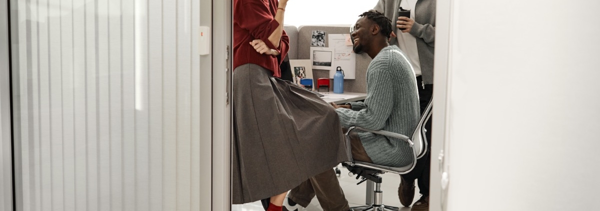Workstation Desks: Adjustable vs. Fixed Height Desks